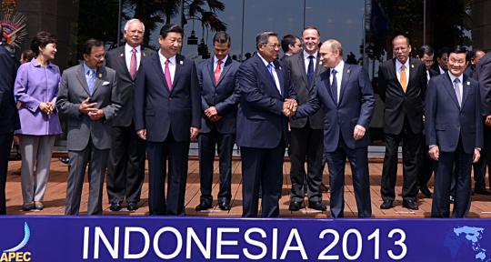Presiden SBY foto bersama seluruh peserta KTT APEC