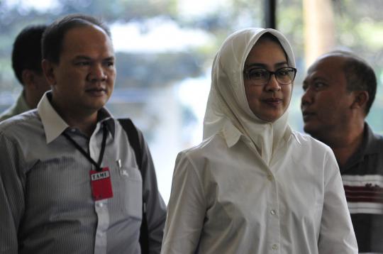 Wali Kota Tangsel Airin Rachmi jenguk Wawan di KPK