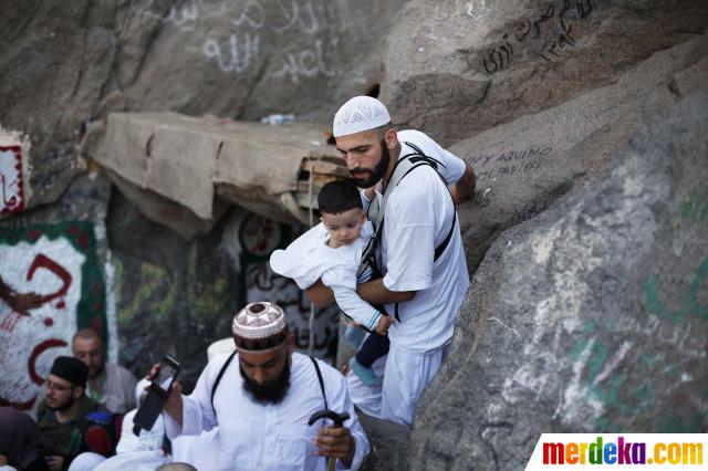 Foto : Antusias jemaah haji panjatkan doa di Jabal Nur 