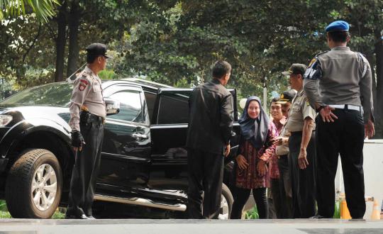 Teriakan koruptor sambut Ratu Atut di Gedung KPK