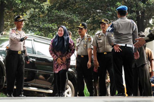 Teriakan koruptor sambut Ratu Atut di Gedung KPK