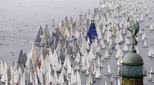 Ribuan kapal layar meriahkan perlombaan Barcolana di Trieste