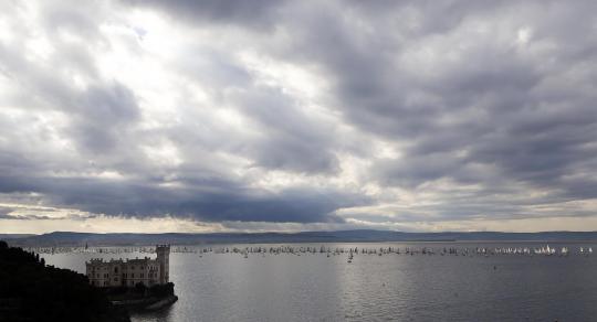 Ribuan kapal layar meriahkan perlombaan Barcolana di Trieste