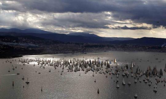 Ribuan kapal layar meriahkan perlombaan Barcolana di Trieste