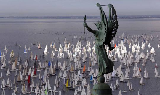 Ribuan kapal layar meriahkan perlombaan Barcolana di Trieste