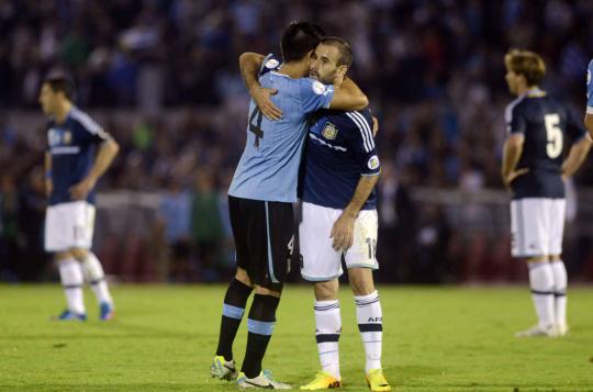 Gol Cavani membawa kemenangan Uruguay atas Argentina