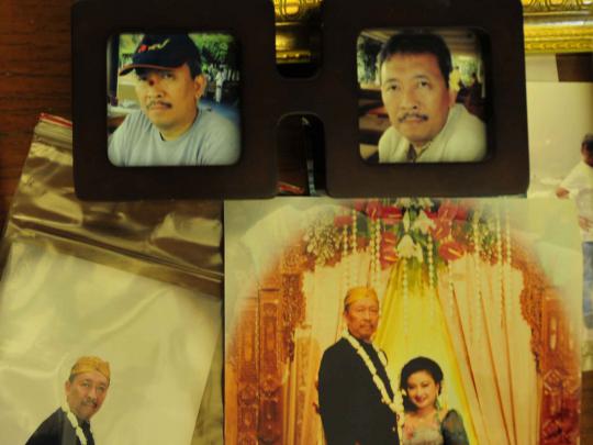 Foto-foto mesra pernikahan Holly Angela dan Gatot