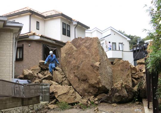 Amukan Topan Wipha di Jepang, 17 orang tewas tertimbun runtuhan