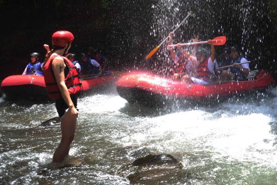 Sensasi ekstrem mengarungi derasnya Sungai Telaga Waja Bali