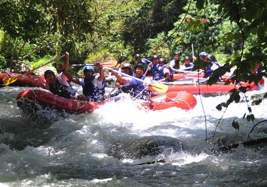 Sensasi ekstrem mengarungi derasnya Sungai Telaga Waja Bali