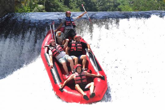 Sensasi ekstrem mengarungi derasnya Sungai Telaga Waja Bali