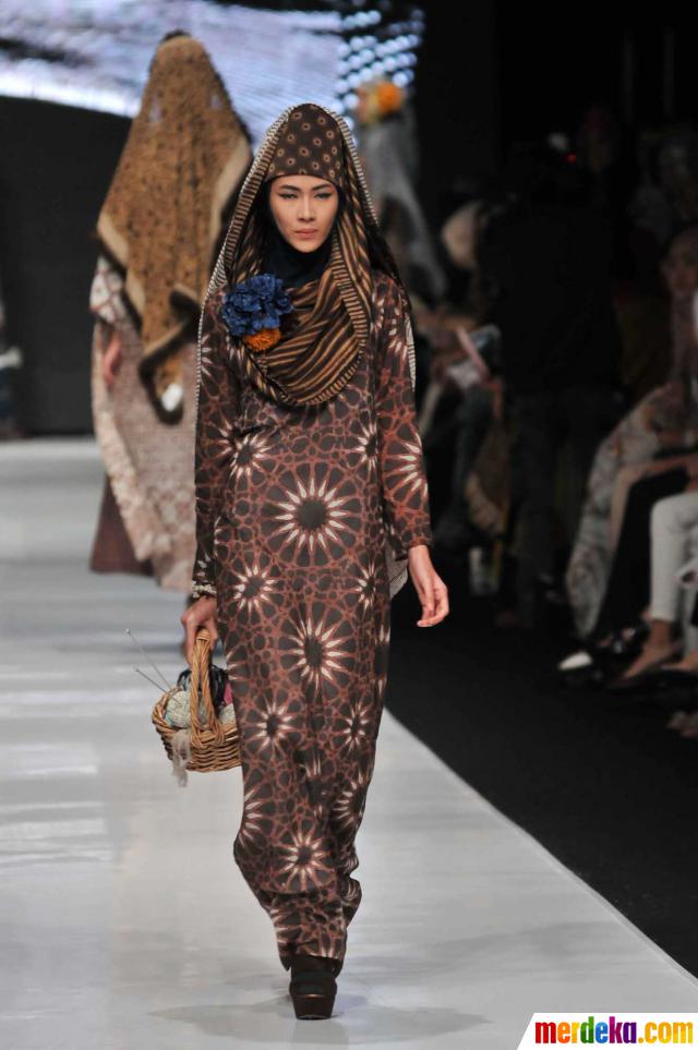 Foto : Pesona kecantikan wanita berbalut busana muslim khas Eropa ... Foto : Pesona kecantikan wanita berbalut busana muslim khas Eropa ...