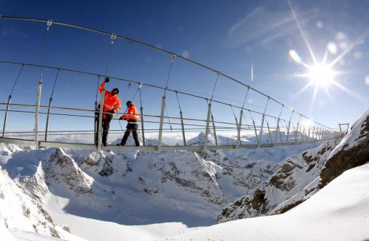 Menelusuri Titlis Cliff Walk, jembatan tertinggi di Eropa