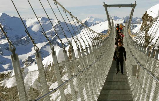 Menelusuri Titlis Cliff Walk, jembatan tertinggi di Eropa