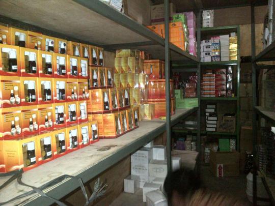 BPOM grebek gudang berisi ratusan ribu kosmetik palsu di Asemka