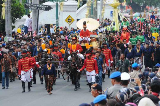 Kemeriahan kirab pernikahan agung Keraton Yogyakarta