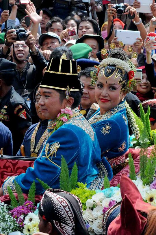 Kemeriahan kirab pernikahan agung Keraton Yogyakarta