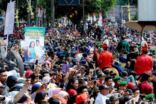 Kemeriahan kirab pernikahan agung Keraton Yogyakarta