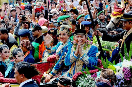 Kemeriahan kirab pernikahan agung Keraton Yogyakarta