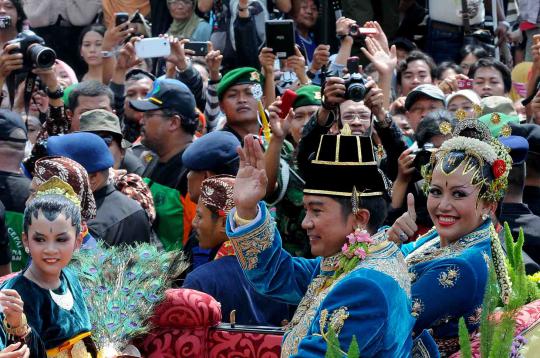 Kemeriahan kirab pernikahan agung Keraton Yogyakarta