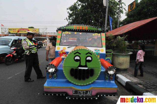  Foto  Bahayakan anak polisi razia kendaraan odong  odong  