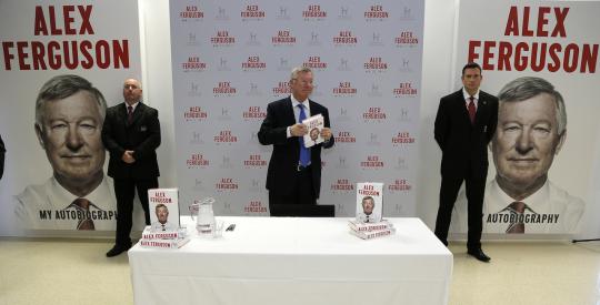 Mantan manajer MU, Alex Ferguson luncurkan buku otobiografi