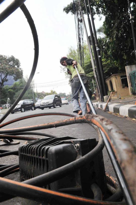 Perbaikan kabel optik guna tingkatkan kualitas internet