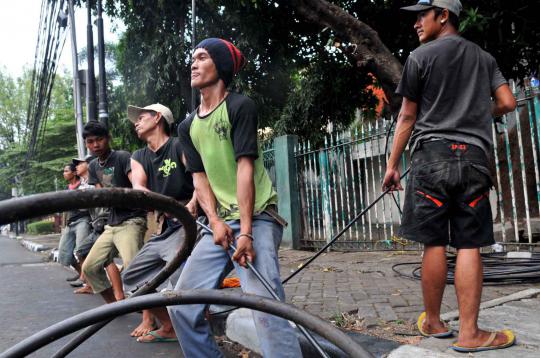 Perbaikan kabel optik guna tingkatkan kualitas internet