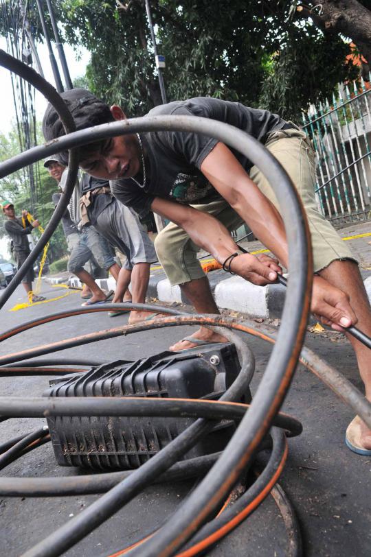 Perbaikan kabel optik guna tingkatkan kualitas internet