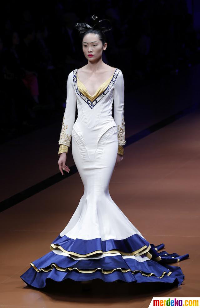 Foto Pesona busana busana anggun di China  Fashion Week 