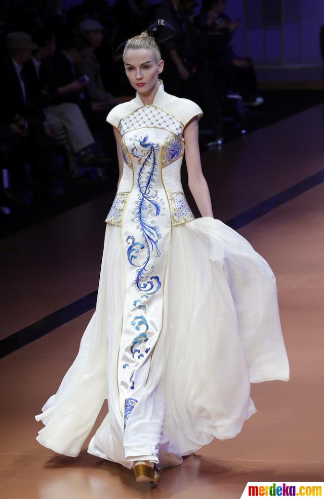 Foto Pesona busana busana anggun di China Fashion Week 