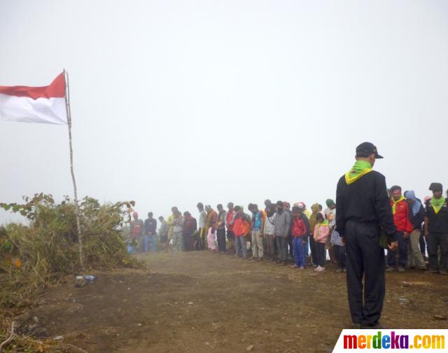 Foto : Peringatan Sumpah Pemuda di Puncak Gunung Cikuray 
