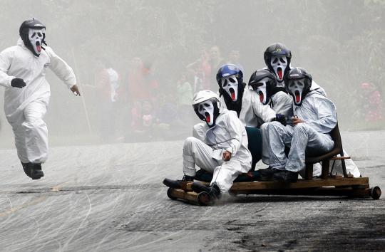 Serunya beradu kecepatan di Festival Roller Cart