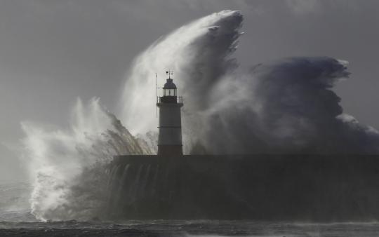 Keganasan badai angin kencang terjang Eropa