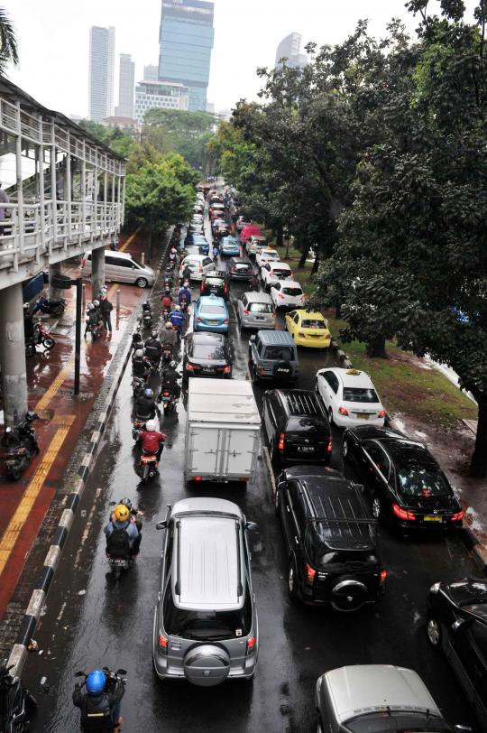 Musim hujan, lalu lintas Jakarta makin semrawut