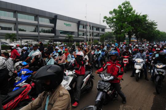 Tuntut UMP, buruh sweeping pabrik-pabrik di Pulogadung