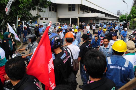 Tuntut UMP, buruh sweeping pabrik-pabrik di Pulogadung