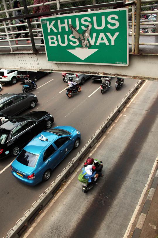 Denda bagi penerobos jalur busway berlaku mulai hari ini