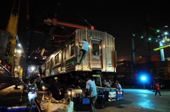 30 KRL bekas asal Jepang tiba di Pelabuhan Tanjung Priok