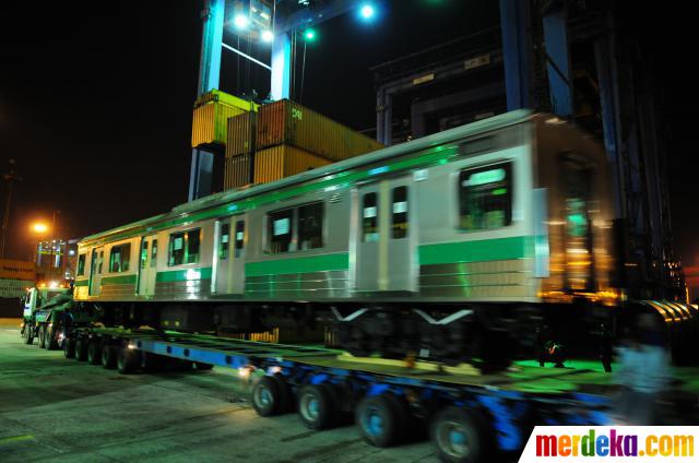 Foto : 30 KRL bekas asal Jepang tiba di Pelabuhan Tanjung 