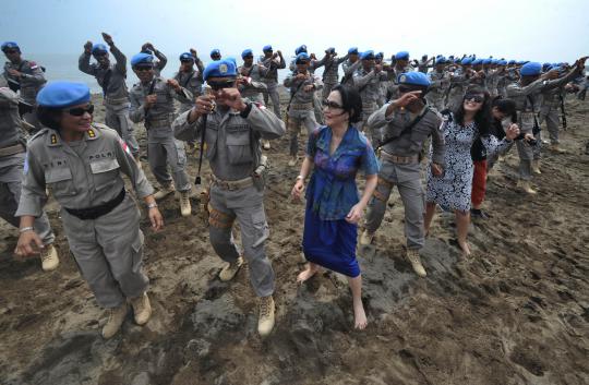 Tarian Sajojo Jenderal Sutarman bersama Pasukan Perdamaian Sudan