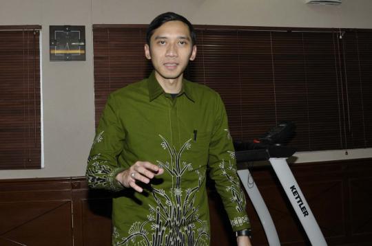 Antara Ibas dan baju lengan panjang