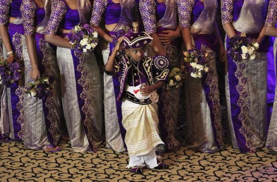 Pernikahan dengan 126 pengiring pengantin pecahkan rekor dunia