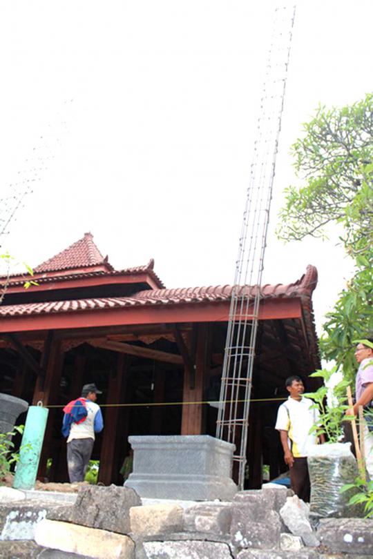 Kondisi situs Setono Gedong yang rusak akibat perluasan masjid