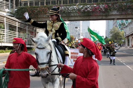 Pimpin Kirab Budaya Rakyat, Roy Suryo diarak naik kuda