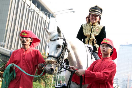 Pimpin Kirab Budaya Rakyat, Roy Suryo diarak naik kuda