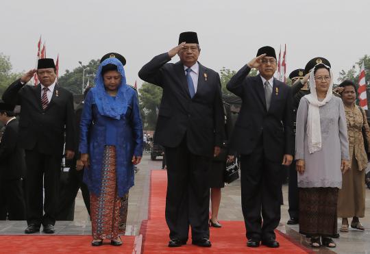 SBY ziarah ke makam pahlawan Kalibata