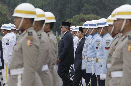 SBY ziarah ke makam pahlawan Kalibata