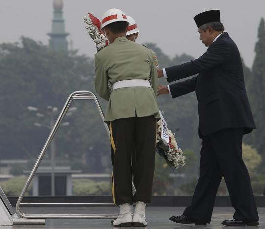 SBY ziarah ke makam pahlawan Kalibata