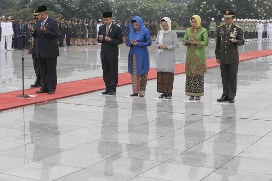 SBY ziarah ke makam pahlawan Kalibata